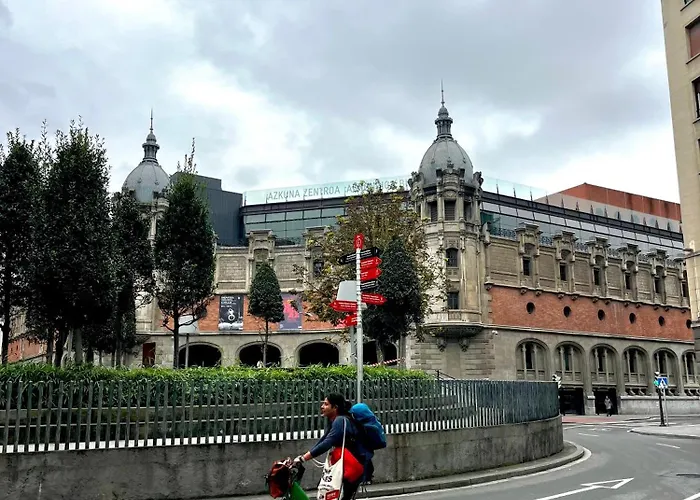 Piso En El Centro De Bilbao, Frente A La Alhondiga בילבאו